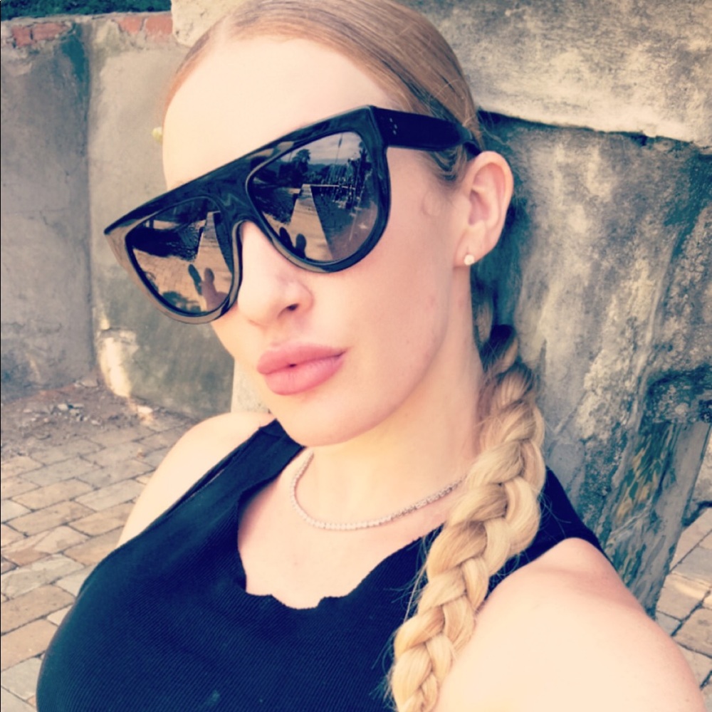 Meet your Posher, Molly